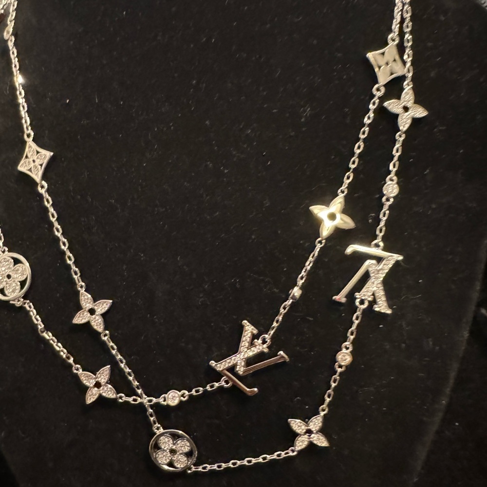 Louis Vuitton Etched Silver Monogram Crystal M6 1084 LE1124 Necklace - Picture 3 of 8